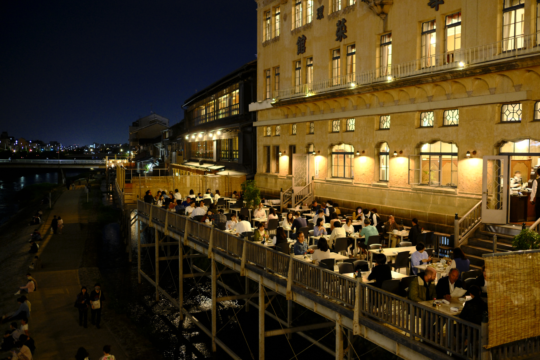 Outdoor Chinese dining in Kyoto